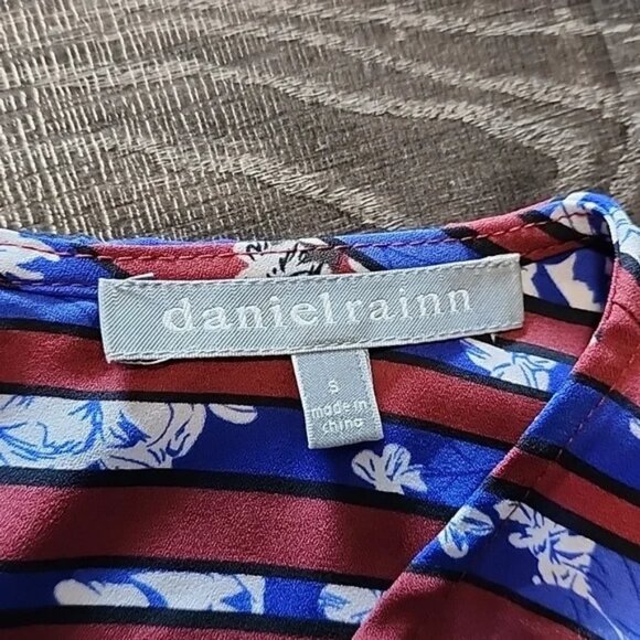 🦩 Daniel Rainn split back Tank Top 🦩 - Picture 2 of 4